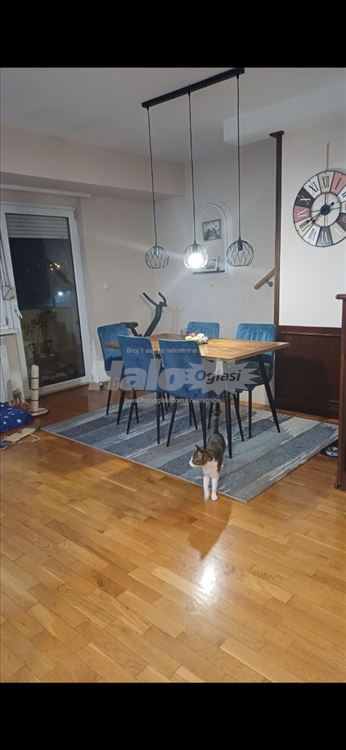 Izdajem gornji deo duplex-a 30 m — 15