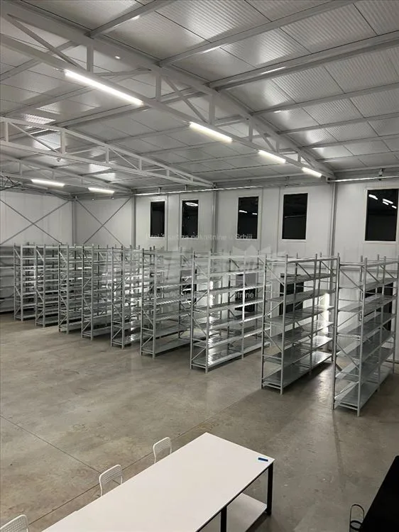 Izdajem Halu sa Kancelarijskim prostorom — 14