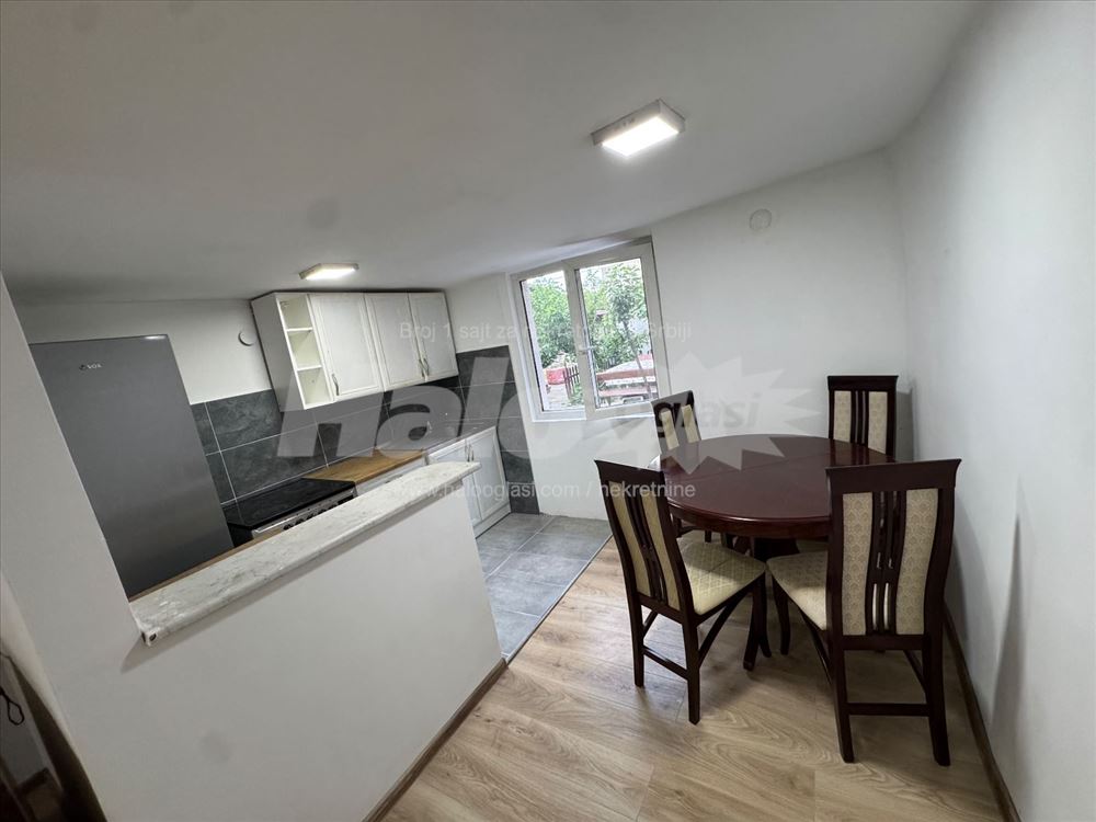 Izdajem jedno-iposoban stan kompletno renoviran — 2