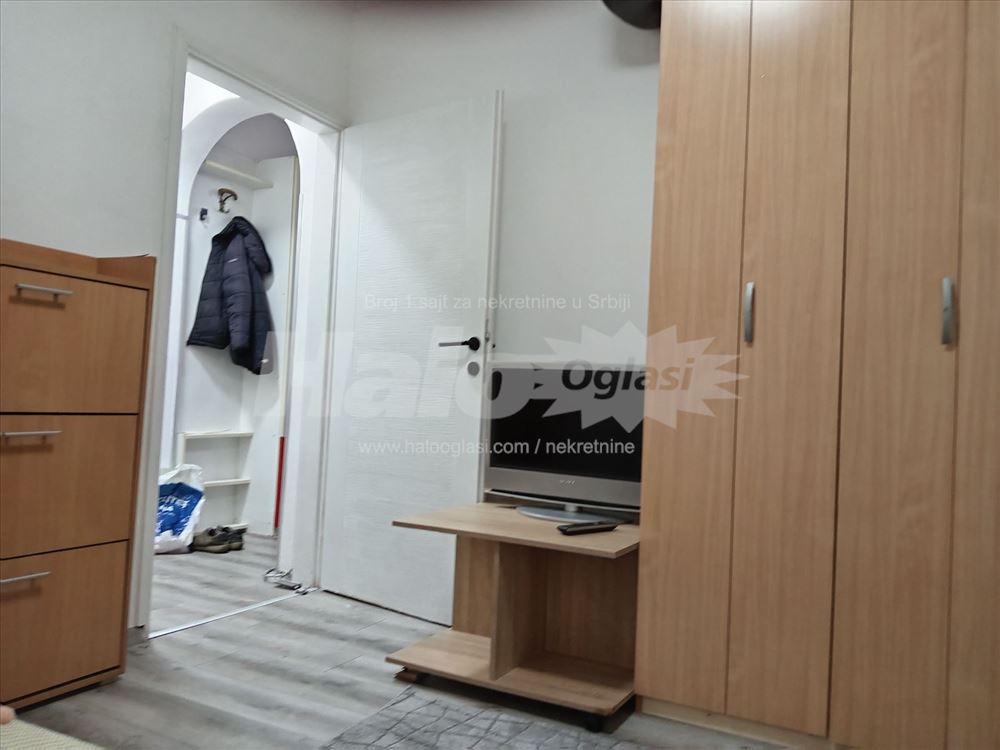 Izdajem Jednoiposoban, namešten, Žarkovo,Trgovačka — 12