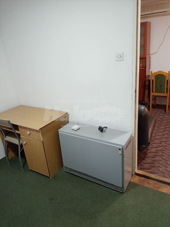 Izdajem jednoiposoban namešten stan nepušačima — 4