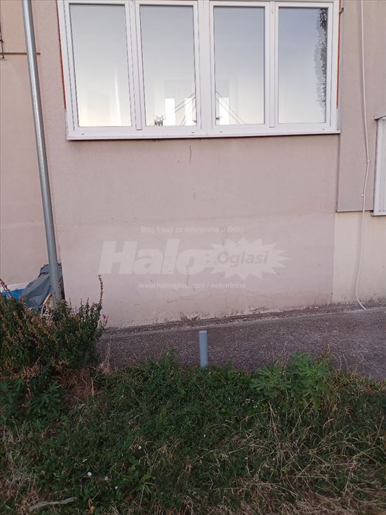 Izdajem jednoiposoban namešten stan nepušačima — 7