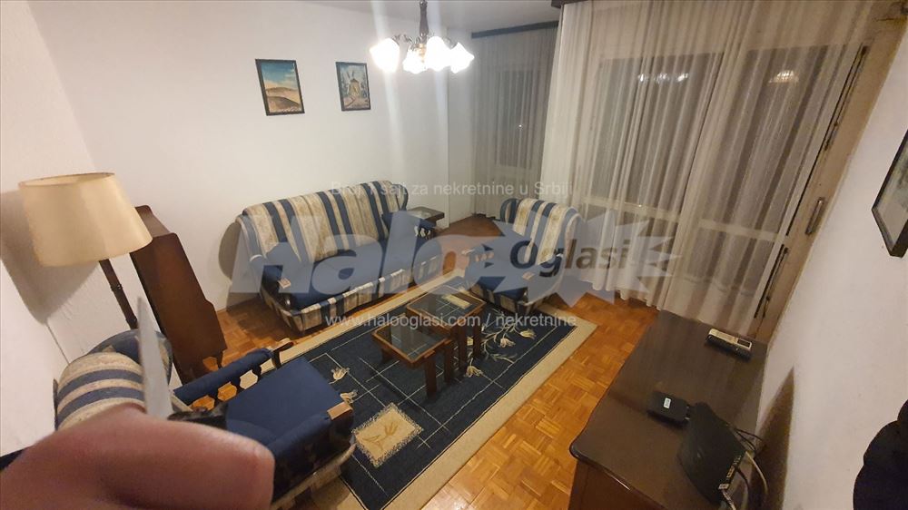 Izdajem jednoiposoban namešten stan u bloku 23 — 2