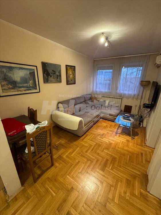 Izdajem jednoiposoban stan na lekinom brdu — 4