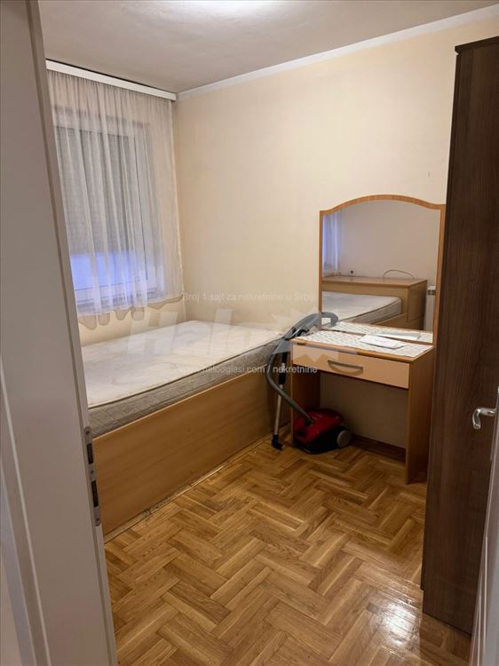Izdajem jednoiposoban stan na lekinom brdu — 6