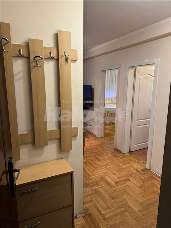 Izdajem jednoiposoban stan na lekinom brdu — 8