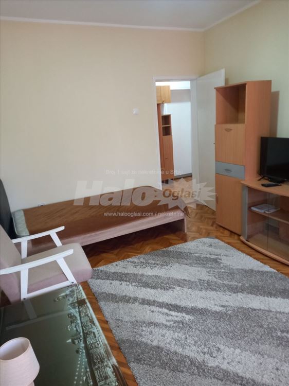 Izdajem  jednoiposoban stan u Zemunu — 4