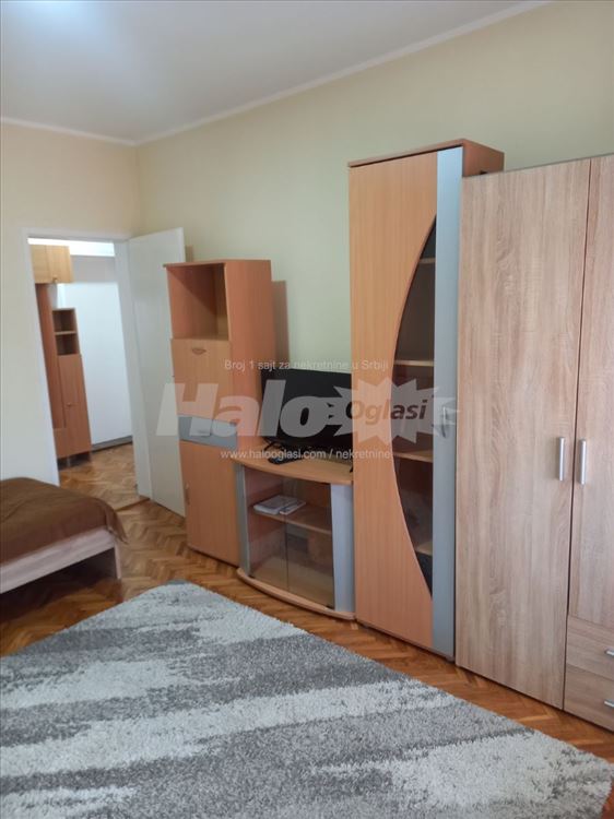 Izdajem  jednoiposoban stan u Zemunu — 5
