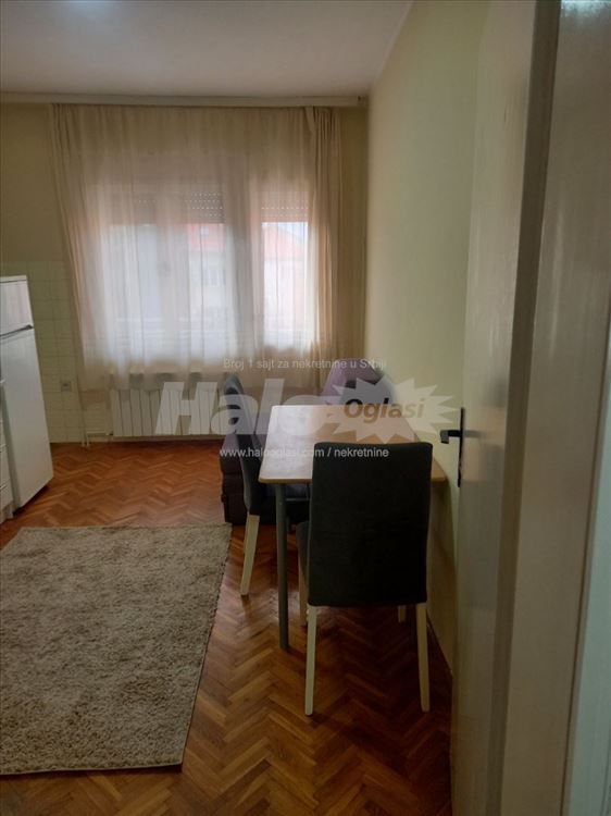 Izdajem  jednoiposoban stan u Zemunu — 8