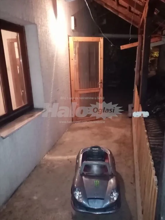 Izdajem jednosoban namesten stan 32m2 sa parkingom — 8