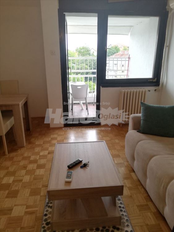 Izdajem jednosoban namešten stan Čukarička padina — 2