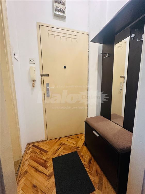 Izdajem jednosoban stan hale Pionia — 7
