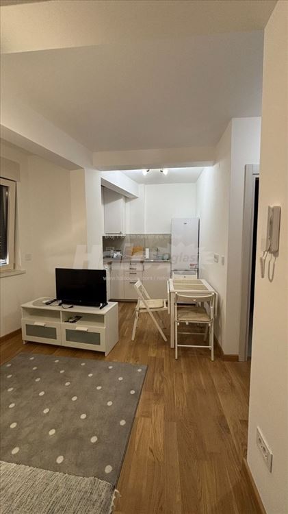 Izdajem jednosoban stan I 30m² I Uključeno g.mesto — 2
