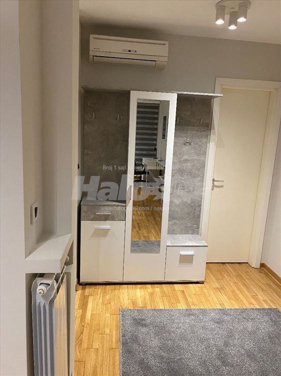 Izdajem jednosoban stan — 11
