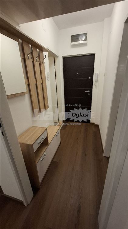 Izdajem jednosoban stan na Karadjordjevom trgu — 2