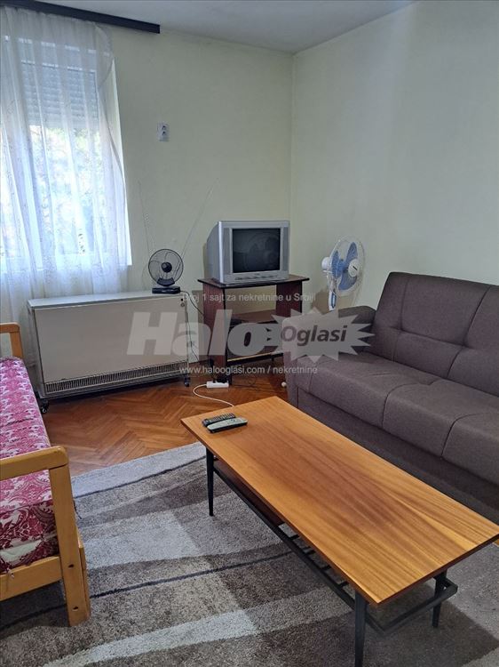 izdajem jednosoban stan prednost studetima — 2