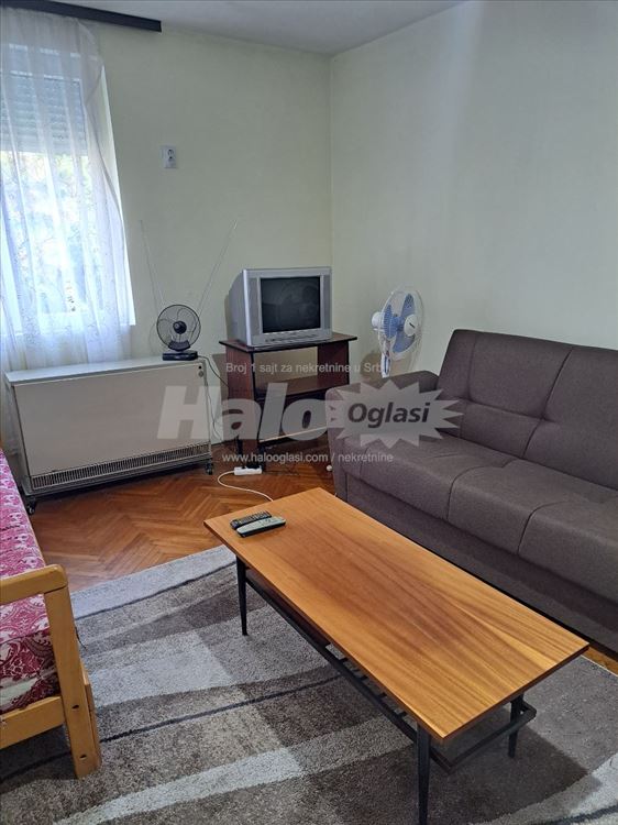 izdajem jednosoban stan prednost studetima — 3
