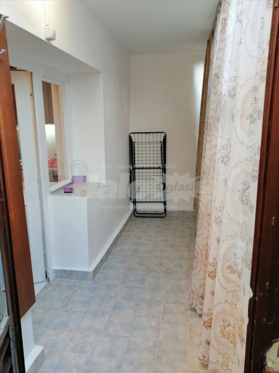 Izdajem jednosoban stan u kuci, zaseban ulaz — 9