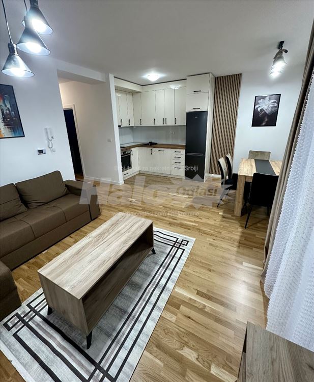 Izdajem jednosoban stan,43m2,namešten,nov — 4