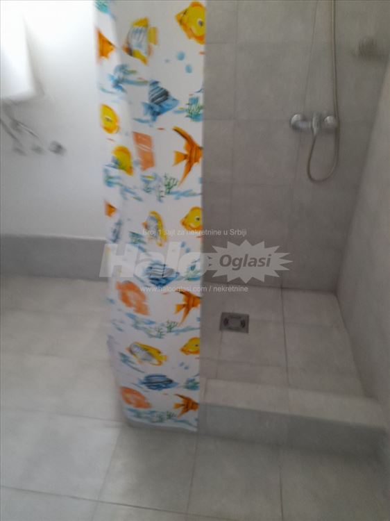 Izdajem kancelarijski prostor — 2