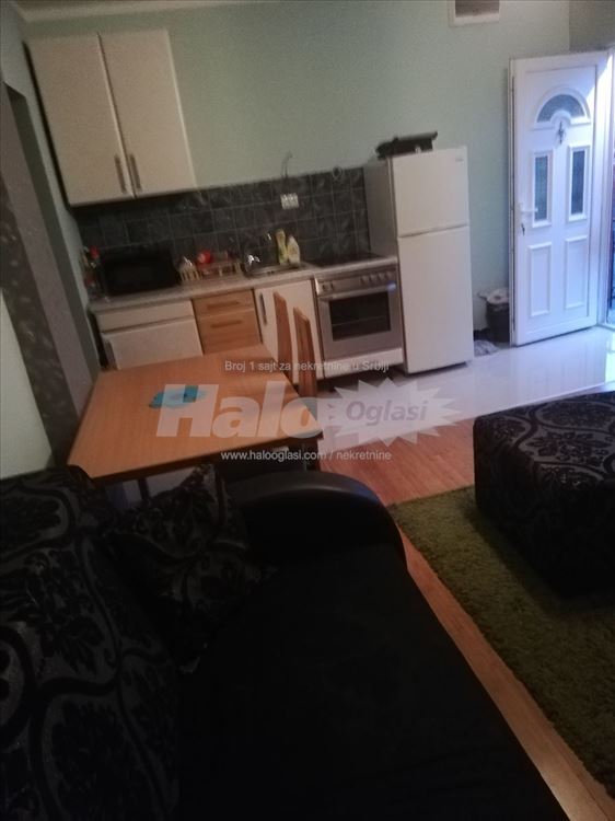 Izdajem komforan stan na uglu Ustaničke i Bulevara — 2