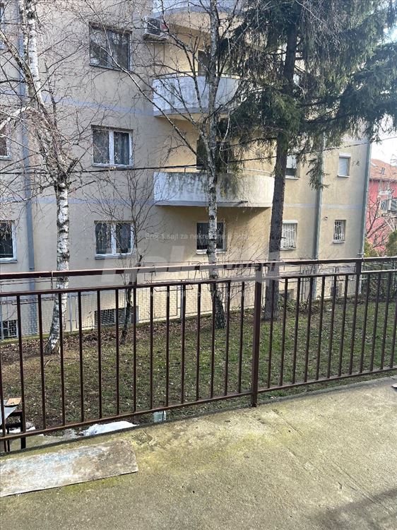 Izdajem komfornu garsonjeru na Zvezdari — 9