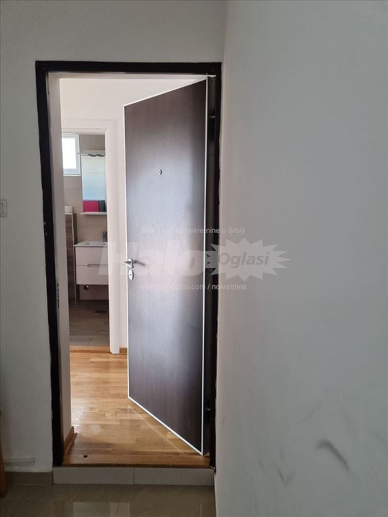 Izdajem kompletno namesten dvosoban stan na Tasu — 12