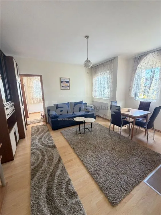 Izdajem kompletno namešten stan — 2