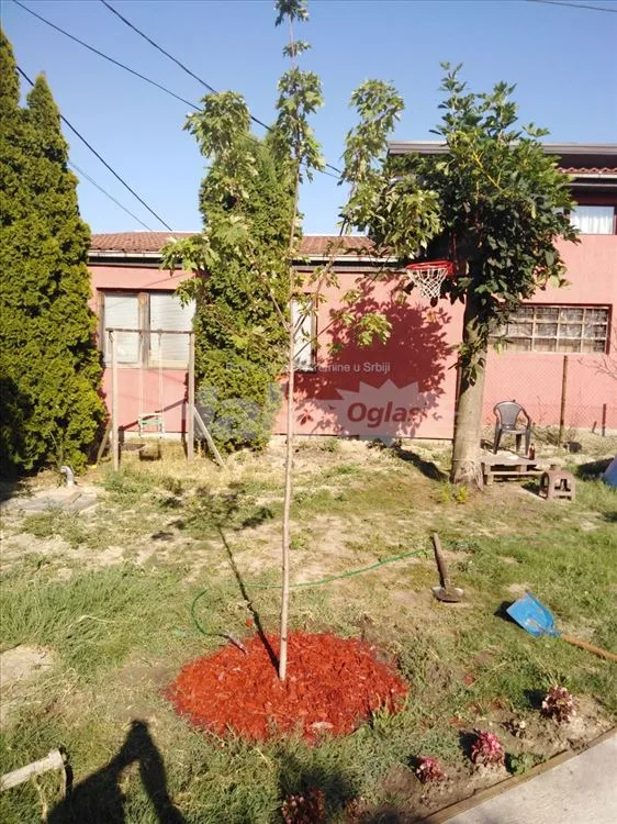 Izdajem kompletno namešten stan — 13