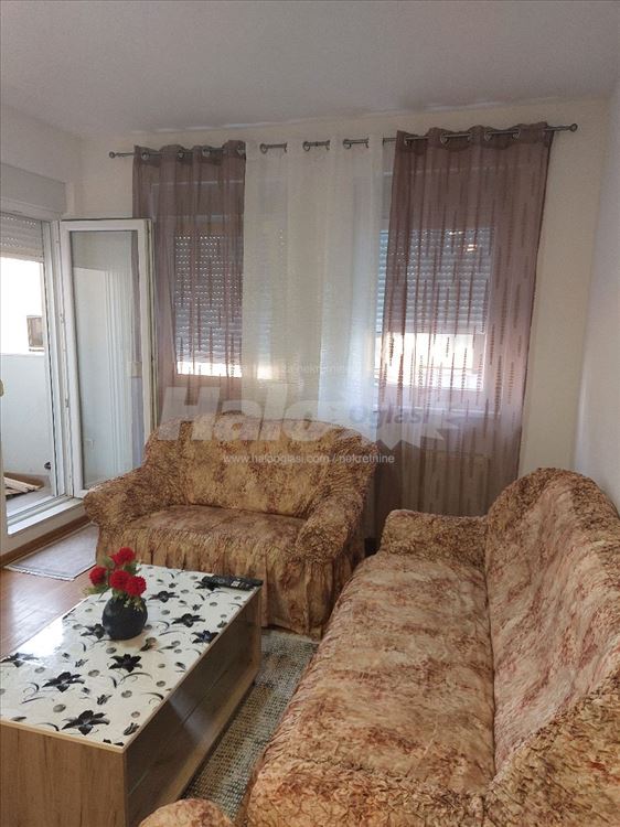 Izdajem kompletno namešten stan, novogradnja. — 3