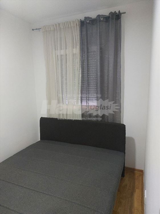 Izdajem kompletno namešten stan, novogradnja. — 4