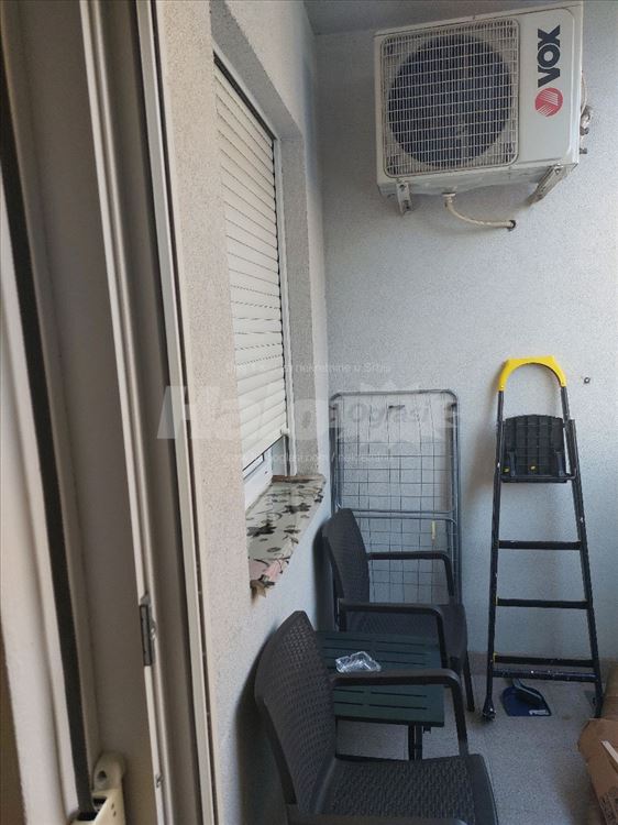 Izdajem kompletno namešten stan, novogradnja. — 10
