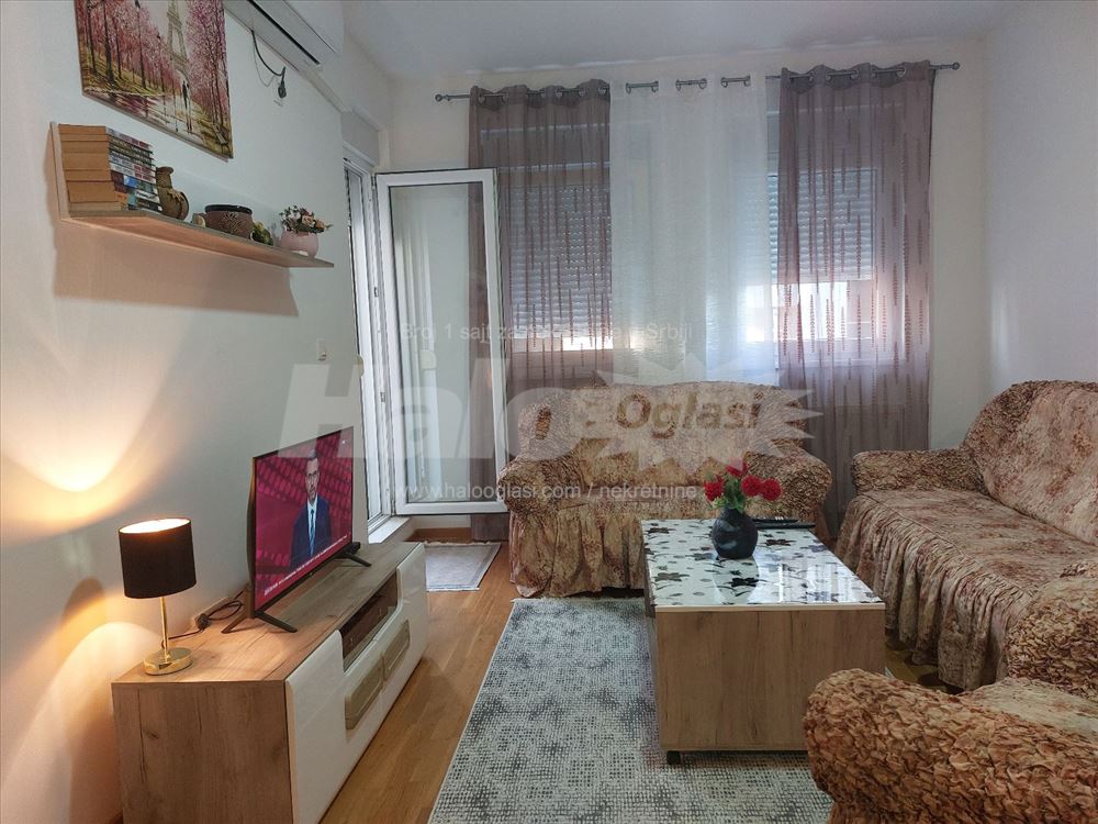 Izdajem kompletno namešten stan, novogradnja. — 12