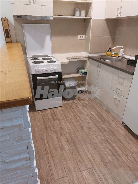 Izdajem kompletno namešten stan, novogradnja. — 15
