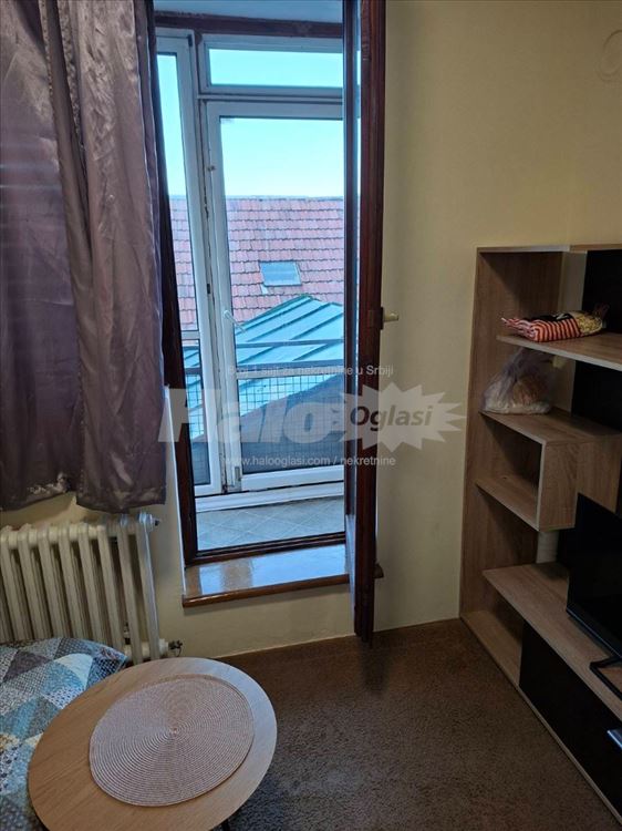 Izdajem kompletno namešten,sredjen stan u Žarkovu. — 4