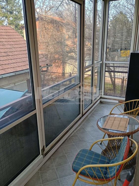 Izdajem kompletno namešten,sredjen stan u Žarkovu. — 13