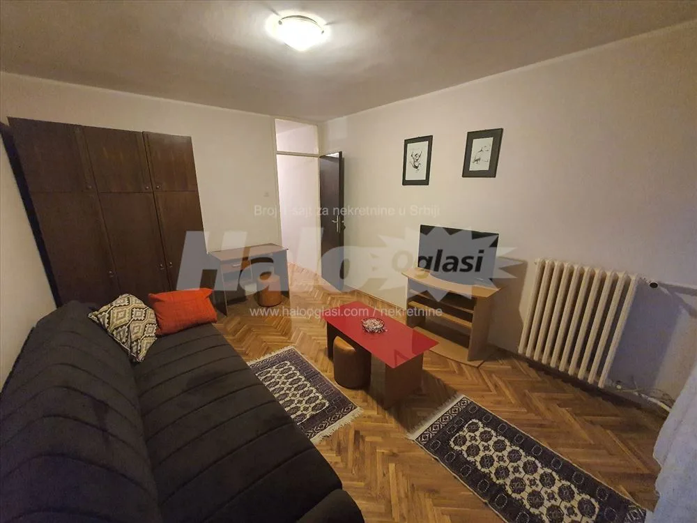 Izdajem kompletno nameštenu garsonjeru u Borči — 2