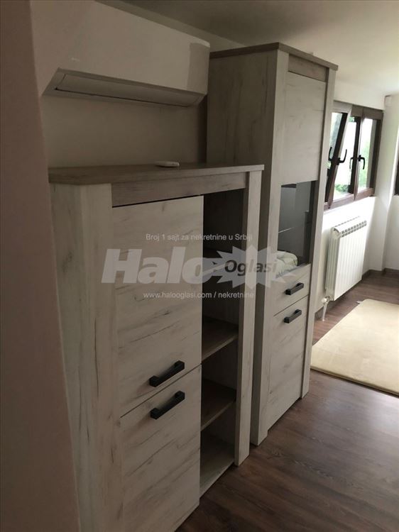Izdajem kucu 180 m2 Zvezdarska suma — 2