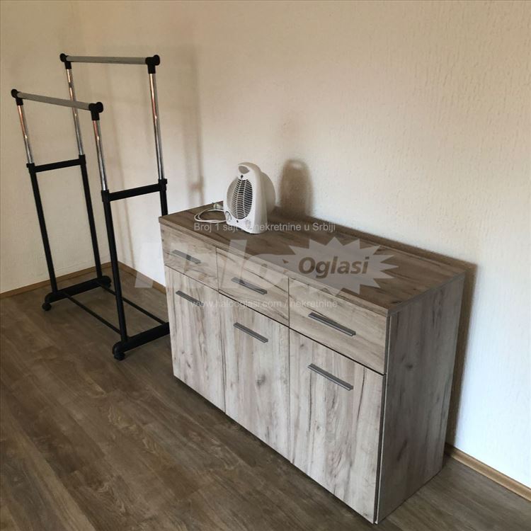 Izdajem Kucu 80 m2 stari tip na Zvezdari — 2