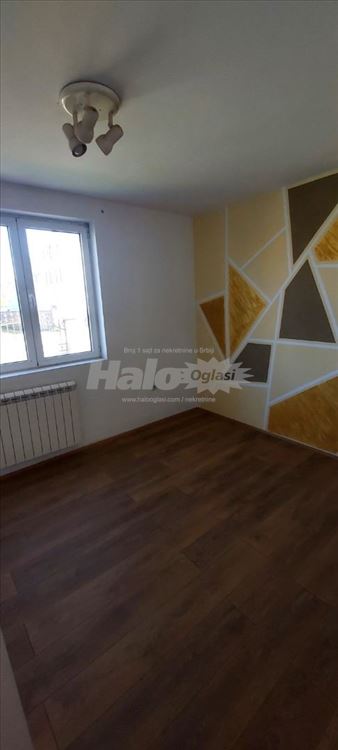 Izdajem kucu I pomoćni objekat — 2