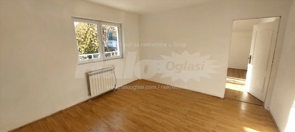Izdajem kucu I pomoćni objekat — 12