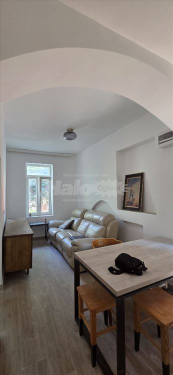 Izdajem kucu sa 10 apartmana — 15
