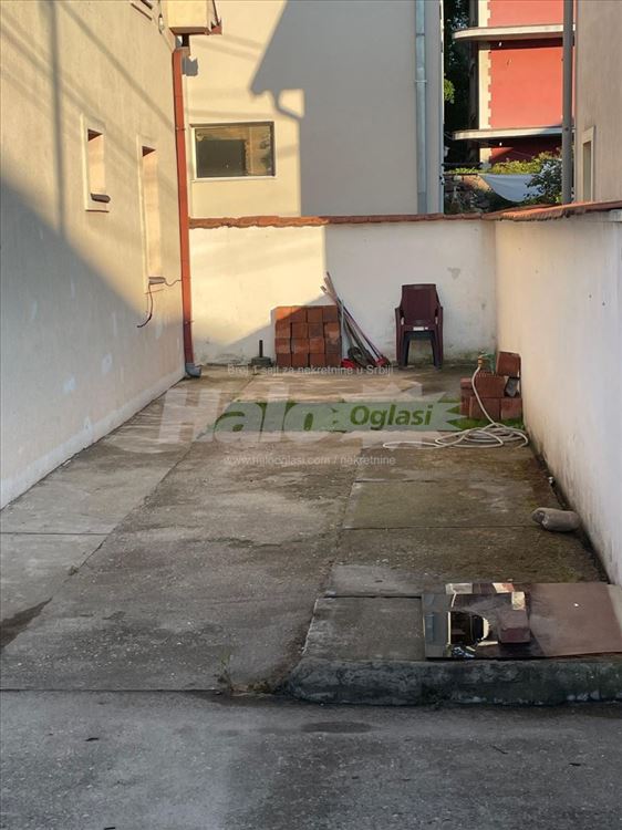 Izdajem kuću sa dvorištem 70m2 — 2