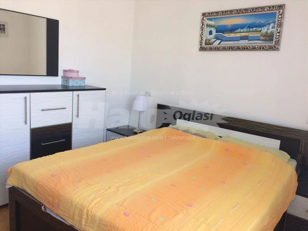 Izdajem lep dvosoban stan u novogradnji — 10