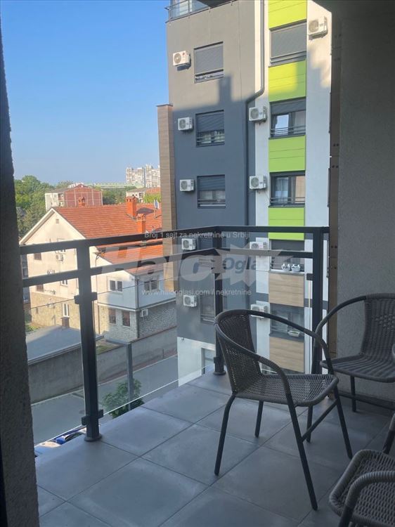 Izdajem lep i svetao stan u Zemunu — 11