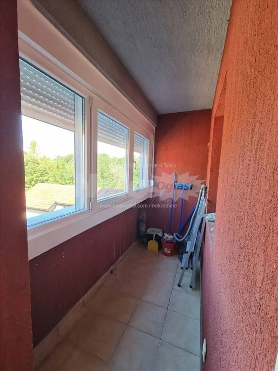 Izdajem lepo namešten stan u odličnom stanju. — 2