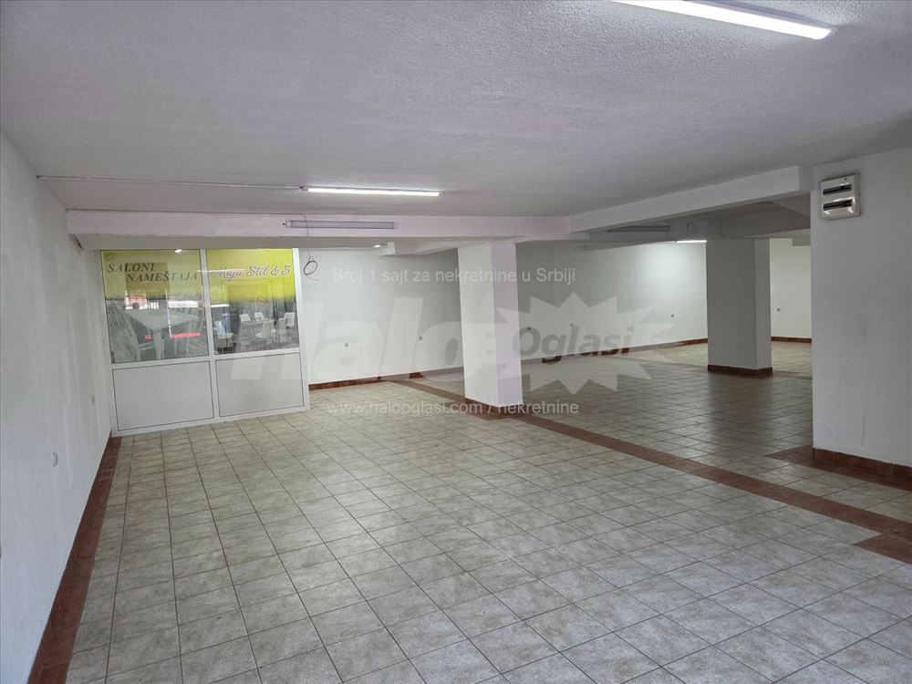 Izdajem lokal 164m2 u ulici Jovanke Radakovic — 4