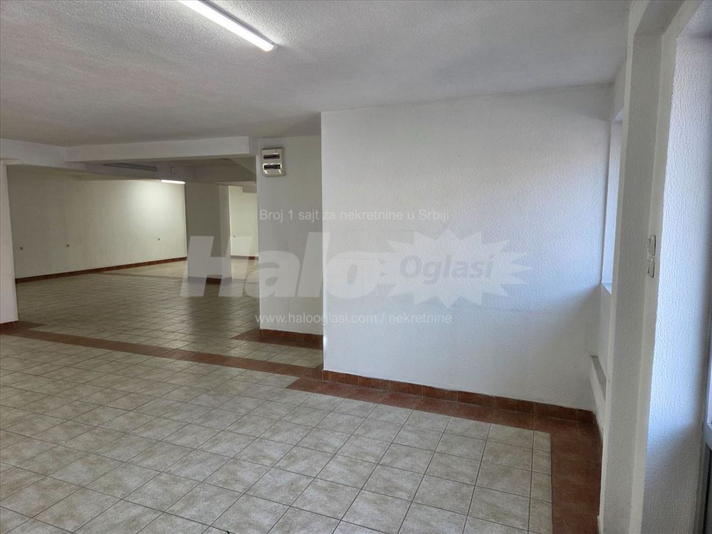 Izdajem lokal 164m2 u ulici Jovanke Radakovic — 5