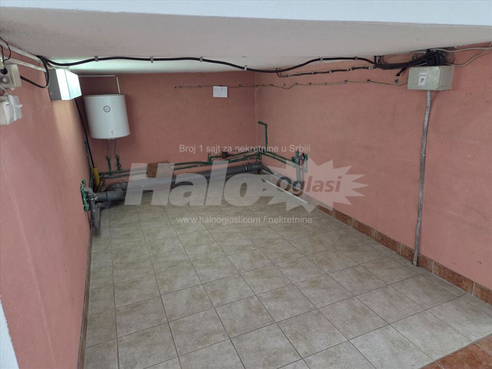 Izdajem lokal 164m2 u ulici Jovanke Radakovic — 13