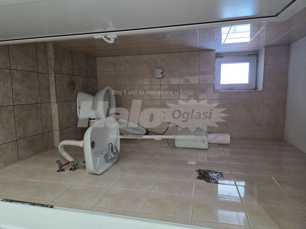 Izdajem lokal 164m2 u ulici Jovanke Radakovic — 14